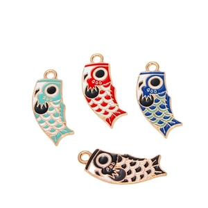 Japanische Koinobori Fisch Anhänger in vier Farben für DIY Schmuck und Ohrringe