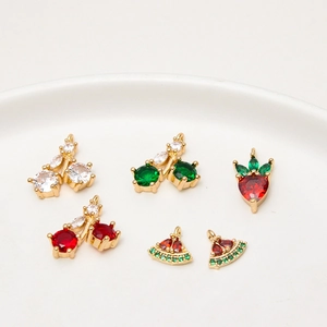 Colgantes de frutas bañados en oro con circonitas de colores para crear joyas