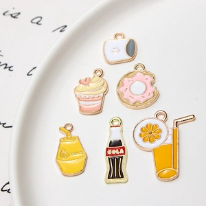 Set van 6 emaille bedeltjes met cartoon eten voor het maken van DIY-sieraden en meer
