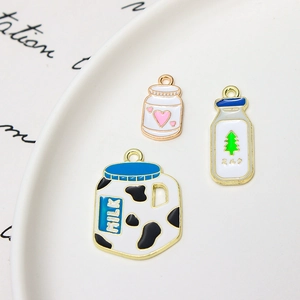 Trois pendentifs mignons en alliage de bouteille de lait en émail pour bijoux DIY