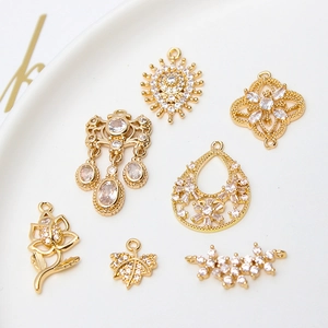 Pendentifs fleurs et feuilles d'érable dorés avec zircons pour bijoux DIY