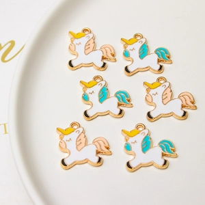 Dessin Animé Licorne Poney Alliage Émail Pendentif DIY Bijoux Bracelet Collier Accessoires Rose Bleu Noir Charmes