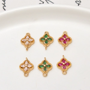 Macro-opname van zirkonia bloemhangers voor DIY-sieraden maken in verschillende kleuren