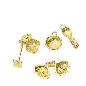 Vergoldeter Kupfer-Glücksbringer-Set mit Rechen, Schüssel mit Fu-Zeichen und Löffel-Anhänger