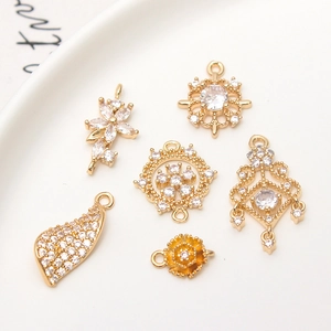 Lot de 6 pendentifs fleur plaqués or avec micro-pavage en zircon pour création de bijoux