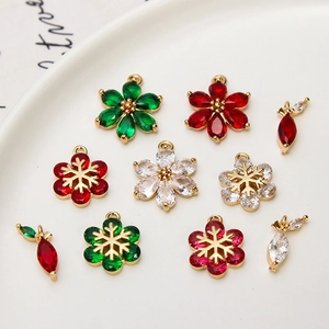 Exquisite vergoldete Zirkonia-Anhänger für DIY-Schmuck mit Schneeflocken- und Blumenmotiven