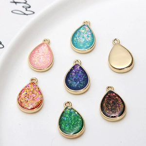 Set aus 7 bunten Tropfenanhängern mit Opal-Effekt und Vergoldung für DIY-Schmuck
