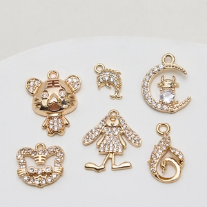 Vergoldete Tieranhänger-Set mit Zirkonia, einschließlich Tiger, Delfin und Kaninchen