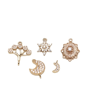 Colgantes dorados de luna y copo de nieve con circonitas para joyería DIY y pendientes