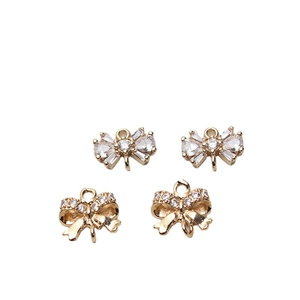 Pendentifs nœuds en cuivre avec zircons incrustés pour création de bijoux artisanaux