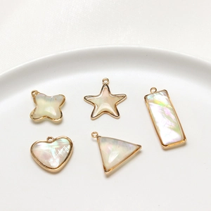 Colgantes geométricos minimalistas de nácar dorado para la creación de joyas personalizadas