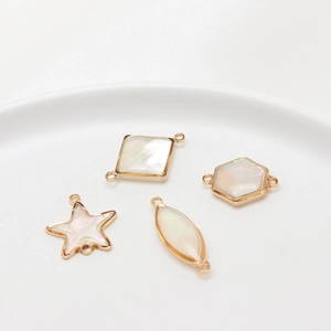 Colgantes geométricos de nácar con baño de oro para creación de joyería artesanal