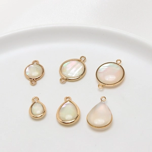 Colgantes geométricos de nácar con bordes dorados para creación de joyas DIY