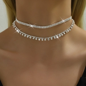 Collier ras du cou argenté double rang avec franges en strass et pendentif
