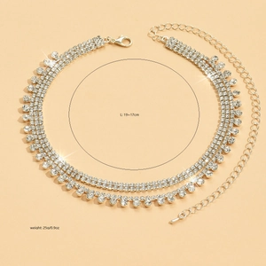 Ras du cou argenté à trois rangs de strass avec franges pour soirées élégantes et fêtes