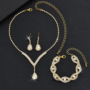 Exquise gouden kristallen sieradenset met waterdruppel ketting oorbellen armband