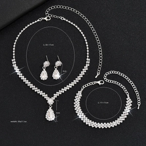 Set di gioielli da sposa 3 pezzi con collana e orecchini a goccia in strass luccicanti