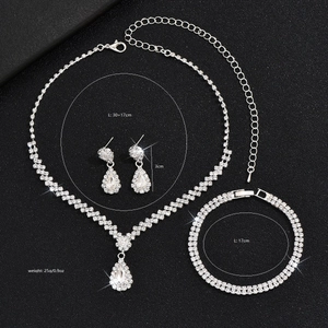 Tabella delle taglie per set collana a V, orecchini e bracciale in strass argentato