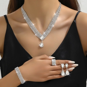 Ensemble de Bijoux Luxueux en Alliage Strass pour Femmes Banquet de Mariage Collier en V Diamant Boucles d'oreilles Bracelet Bague