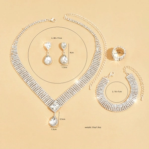 Parure de bijoux argentés avec collier, bracelet, boucles d'oreilles et bague pour femme