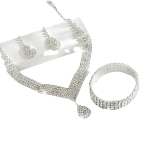 Luxe zilveren bruidssieradenset met V-halsketting van strass, oorbellen en armband