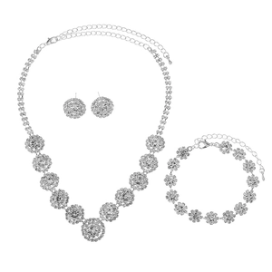 Elegante set gioielli da sposa in argento con fiori di strass scintillanti per donna