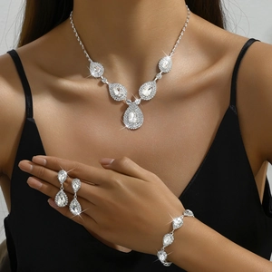 Glinsterende zilveren druppelvormige ketting en oorbellen set voor bruidsmeisjes
