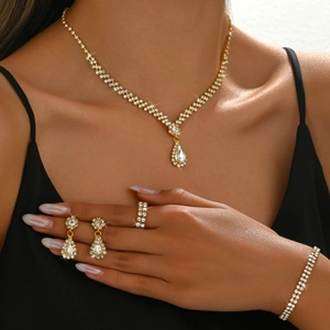 Elegante set di gioielli dorati con cristalli a goccia per matrimoni e feste