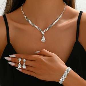 Luxe Bruids Strass Sieradenset Voor Dames Koper Waterdruppel Hanger Ketting Oorbellen Armband Bruiloft Feest Banket Accessoires