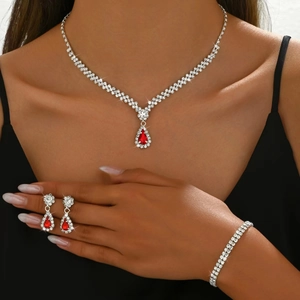 Luxe zilveren bruidssieraden set met rode peervormige stenen aan ketting en oorbellen