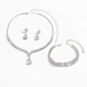 Luxe bruidssieradenset met zilveren druppelketting, oorbellen en glanzende armband