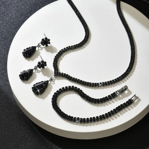 Set di gioielli da sposa in cristallo nero con collana, bracciale ed orecchini a goccia