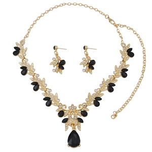 Set gioielli da sposa con collana dorata e orecchini in cristallo nero a goccia