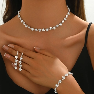 Set di gioielli da sposa in argento con collana orecchini e bracciale scintillanti