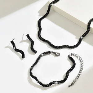 Parure élégante en strass noirs avec collier, bracelet et boucles d'oreilles