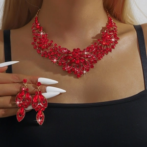 Set di gioielli da sposa con collana a frange in cristallo rosso e orecchini pendenti