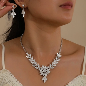 Elegant silver flower jewelry set with crystal necklace and earrings for bride