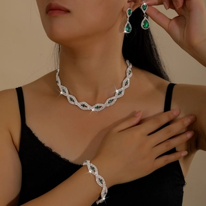 Luxe Strass Sieradenset Voor Dames Waterdruppel Kristal Ketting Armband Oorbellen Voor Bruiloft Banket Feest Sieraden