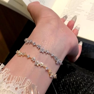 Französisches Blumenarmband in Gold und Silber mit Zirkonia-Steinen für Damen