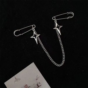 Broche épingle de sûreté argentée réglable avec pendentifs étoile et chaîne