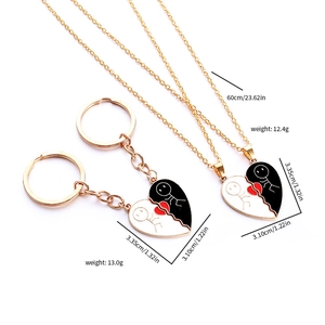 Set collana e portachiavi a forma di cuore con magnete e design stickman