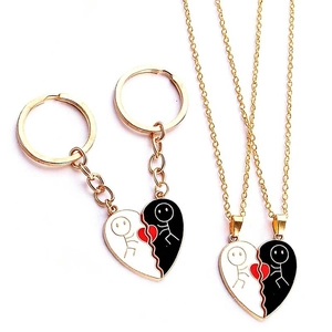 Set collana e portachiavi cuore per coppia con ciondoli magnetici bianchi e neri
