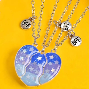 Set di 3 collane dell'amicizia a cuore con motivo galassia blu e viola e ciondoli BFF
