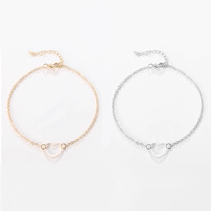 Tobillera de moda con colgante de corazón hueco en oro y plata con cierre de mosquetón