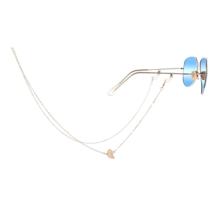 Occhiali aviator argento con lenti blu sfumate e catenella dorata con ciondolo a uccello