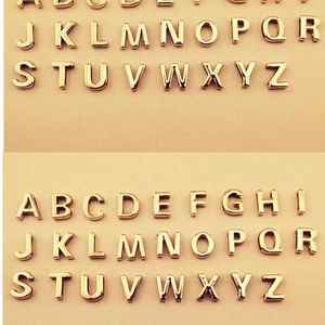 Set aus 26 vergoldeten Buchstabenanhängern für personalisierte Halsketten und Schmuck