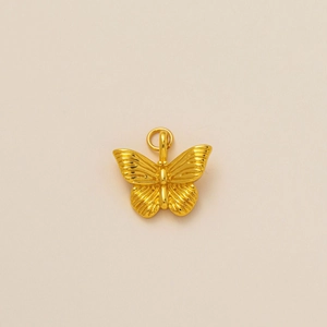 Exquisiter goldener Schmetterlingsanhänger mit detaillierter Flügeltextur für Schmuck