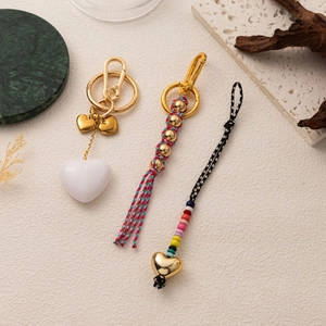 Portachiavi con Perline Intrecciate a Mano Colorato Charm per Borsa a Cuore Pendente in Metallo Placcato Oro per Borse Donna