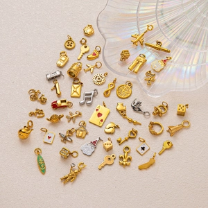 Goldene und silberne Edelstahl-DIY-Anhänger in kreativen Formen für die Schmuckherstellung