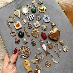 Collezione di ciondoli vintage in acciaio inossidabile placcato oro 18K con perle